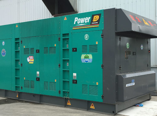 龙里升级发电机组的过程中需要注意哪些安全事项？