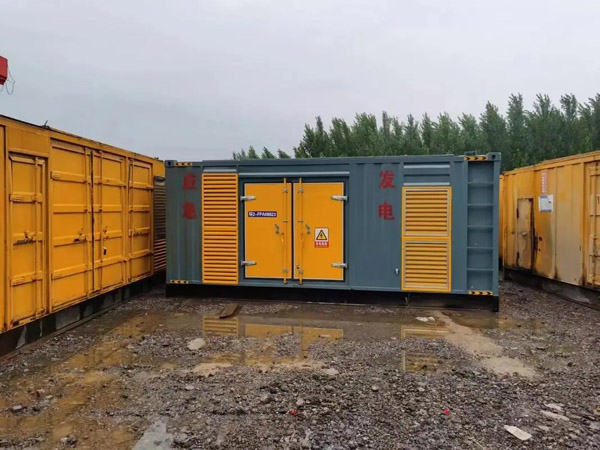 龙里柴油发电机如何判断干式空气滤清器是否需要更换？