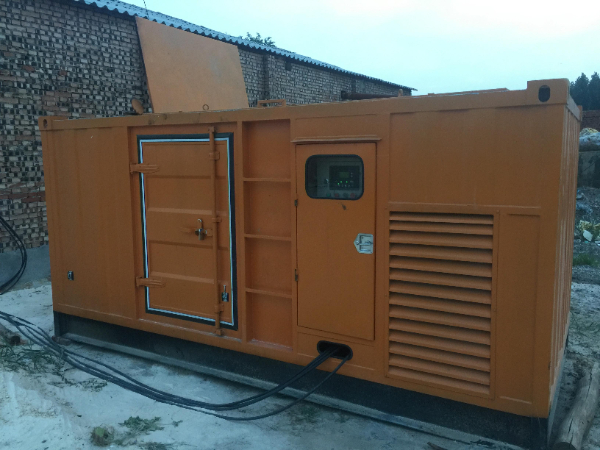 龙里发电机组长期使用中，电缆线的敷设路径有哪些要求？