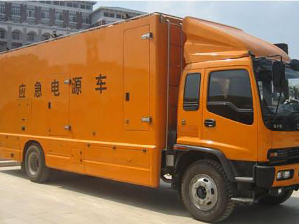 龙里冬季柴油发电机启动前，如何检查燃油系统中的积水？